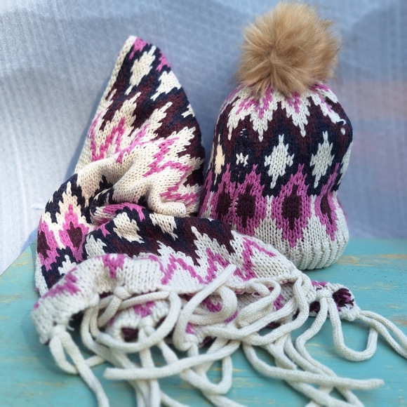 Scarf Hat Set Puff Ball Faux Fur Fringe Tassels Zig Zag Print Pink Knit Long NWT - Picture 7 of 16